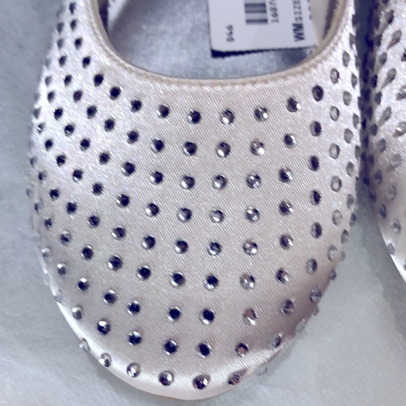 SZ 8 WHITE SATIN FLATS WITH RHINESTONES NWT - Picture 8 of 8